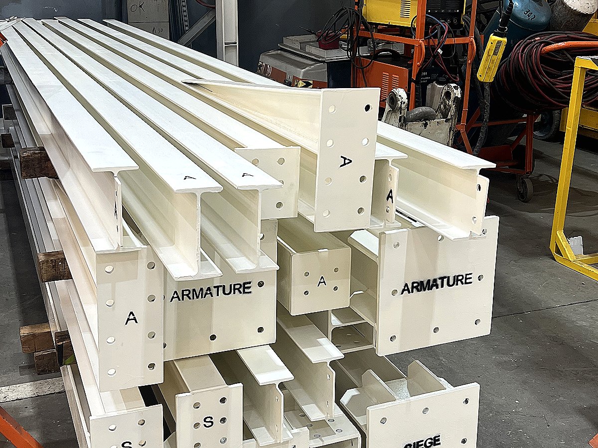 Éléments de structure métallique fabriqués et peints par PPS, prêts au montage